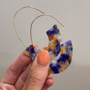 Set of 2 Acrylic Dangle Hoop Earrings